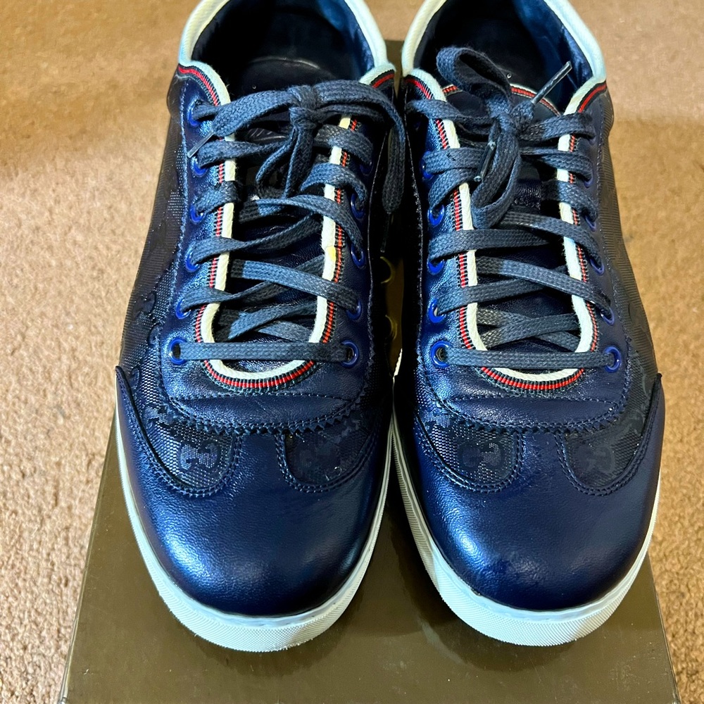 Gucci Sneakers (Reflectives), work a few times, I’m really good condition.